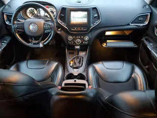 2021 Jeep Cherokee Latitude Plus z VIN 1C4PJLLBXMD143997, wystawiony jako Copart lot #87973025 z przebiegiem 64 267 mil mil oraz Szkoda całkowita • Salvage title. Historia ofert i sprzedaży dostępna na DreamBid. Obrazek 8.