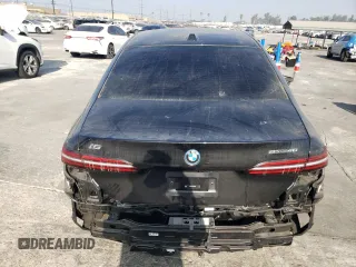 2024 BMW i5 eDrive40 z VIN WBY33FK04RCR61828, wystawiony jako Copart lot #75008794 z przebiegiem 11 905 mil mil oraz Szkody całkowita. Historia ofert i sprzedaży dostępna na DreamBid. Obrazek 6.