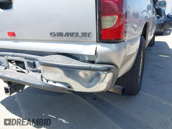 2005 Chevrolet Silverado 1500 LS z VIN 2GCEC13T651144009, wystawiony jako IAAI lot #42256681 z przebiegiem 116 074 mil mil oraz . Historia ofert i sprzedaży dostępna na DreamBid. Obrazek 19.