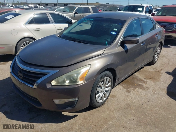 2015 Nissan Altima 2.5 with VIN 1N4AL3AP2FN301492, listed as a IAAI auction lot 41820546 with 147,567 mi miles. Bid and sale history available at carsss.com. Image 2.