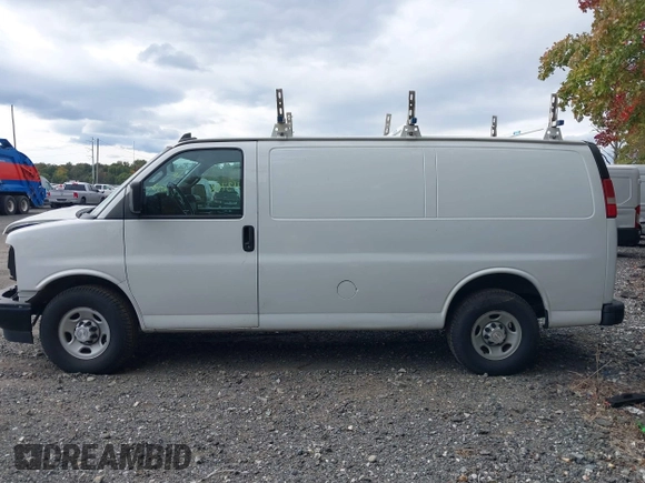 2018 Chevrolet Express Cargo Van with VIN 1GCWGAFG6J1338370, listed as a IAAI auction lot 40543708 with 1 mi miles. Bid and sale history available at carsss.com. Image 15.