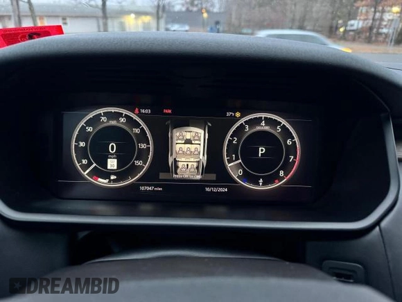 2018 Land Rover Discovery HSE Luxury with VIN SALRT2RV5JA050325, listed as a Copart auction lot 84754864 with 107,047 mi miles and Clean Title. Bid and sale history available at DreamBid. Image 8.