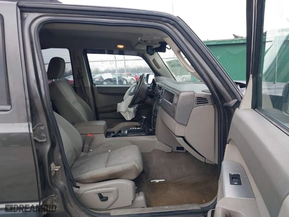 2006 Jeep Commander with VIN 1J8HG48K86C131284, listed as a IAAI auction lot 41673483 with 157,560 mi miles. Bid and sale history available at carsss.com. Image 5.