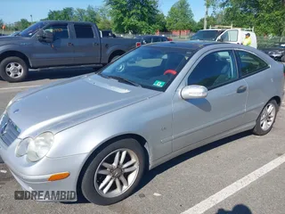 2003 Mercedes-Benz C 230 Kompressor z VIN WDBRN40J73A485209, wystawiony jako IAAI lot #42304130 z przebiegiem 66 209 mil mil oraz . Historia ofert i sprzedaży dostępna na DreamBid. Obrazek 12.