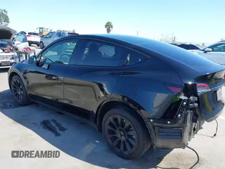2022 Tesla Model Y Long Range with VIN 7SAYGDEE6NF480471, listed as a IAAI auction lot 41985797 with 82,777 mi miles and . Bid and sale history available at DreamBid. Image 3.