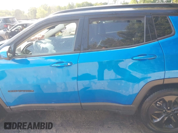 2018 Jeep Compass Latitude with VIN 3C4NJCBB7JT327275, listed as a IAAI auction lot 40176960 with 74,320 mi miles. Bid and sale history available at carsss.com. Image 15.