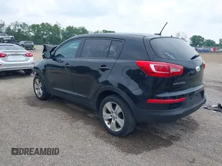 2013 Kia Sportage LX z VIN KNDPBCA28D7411444, wystawiony jako IAAI lot #42415041 z przebiegiem 150 524 mil mil oraz . Historia ofert i sprzedaży dostępna na DreamBid. Obrazek 3.