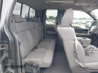 2004 Ford F-150 XLT z VIN 1FTPX145X4NB48672, wystawiony jako IAAI lot #42497529 z przebiegiem 178 758 mil mil oraz . Historia ofert i sprzedaży dostępna na DreamBid. Obrazek 8.