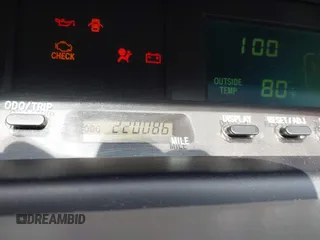 2001 Toyota Avalon XL z VIN 4T1BF28B01U138040, wystawiony jako IAAI lot #42320480 z przebiegiem 220 086 mil mil oraz . Historia ofert i sprzedaży dostępna na DreamBid. Obrazek 15.