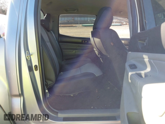 2014 Toyota Tacoma with VIN 3TMLU4EN5EM135783, listed as a IAAI auction lot 41520091 with 188,973 mi miles. Bid and sale history available at carsss.com. Image 8.