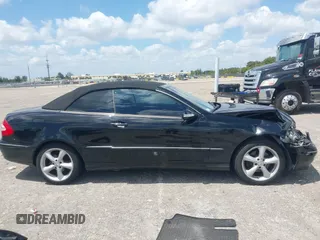 2005 Mercedes-Benz CLK 320 z VIN WDBTK65J85F149075, wystawiony jako IAAI lot #42171486 z przebiegiem 97 231 mil mil oraz . Historia ofert i sprzedaży dostępna na DreamBid. Obrazek 14.