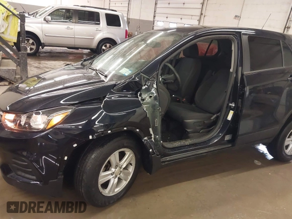 2022 Chevrolet Trax LS with VIN KL7CJNSM5NB503037, listed as a IAAI auction lot 41564474 with 24,121 mi miles. Bid and sale history available at carsss.com. Image 6.