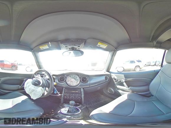 2007 MINI Convertible S z VIN WMWRH33507TL95604, wystawiony jako Copart lot #53272395 z przebiegiem 94 957 mil mil oraz Szkoda całkowita • Salvage title. Historia ofert i sprzedaży dostępna na DreamBid. Obrazek 13.