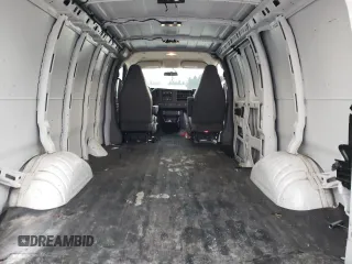 2019 Chevrolet Express Cargo с VIN 1GCWGAFPXK1143678, выставлен на аукционе Copart как лот 88565115 с пробегом 89 352 миль миль и Списание • Salvage title. История ставок и продаж доступна на DreamBid. Изображение 10.