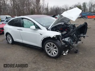 2019 Tesla Model X 75D with VIN 5YJXCAE22KF185128, listed as a IAAI auction lot 41150371 with 1 mi miles. Bid and sale history available at carsss.com. Image 1.