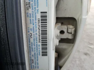 1998 Volkswagen Jetta z VIN 3VWVA81H4WM127083, wystawiony jako Copart lot #88396925 z przebiegiem 192 757 mil mil oraz Szkoda całkowita • Salvage title. Historia ofert i sprzedaży dostępna na DreamBid. Obrazek 12.
