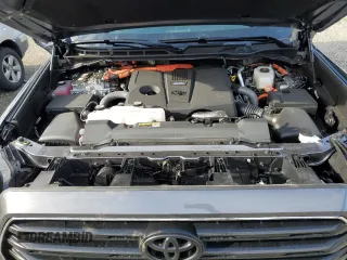 2024 Toyota Sequoia SR5 with VIN 7SVAAABA5RX043207, listed as a Copart auction lot 79893174 with 0 mi miles and Salvage Title. Bid and sale history available at carsss.com. Image 12.