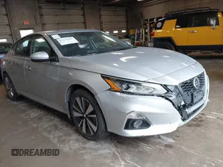 2020 Nissan Altima 2.5 SV with VIN 1N4BL4DV9LC135886, listed as a IAAI auction lot 41270365 with 68,744 mi miles. Bid and sale history available at carsss.com. Image 1.