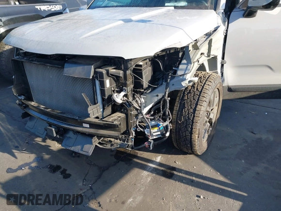 2025 Kia Telluride SX-Prestige X-Line with VIN 5XYP5DGCXSG579857, listed as a IAAI auction lot 42213332 with 4,738 mi miles and . Bid and sale history available at DreamBid. Image 6.