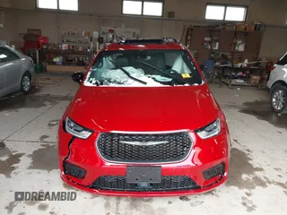 2025 Chrysler Pacifica Limited with VIN 2C4RC3GG6SR519792, listed as a IAAI auction lot 41498523 with Not provided miles and . Bid and sale history available at DreamBid. Image 12.