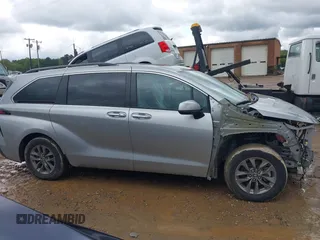 2022 Toyota Sienna XLE z VIN 5TDYSKFC0NS049827, wystawiony jako IAAI lot #41994431 z przebiegiem 42 102 mil mil oraz . Historia ofert i sprzedaży dostępna na DreamBid. Obrazek 13.