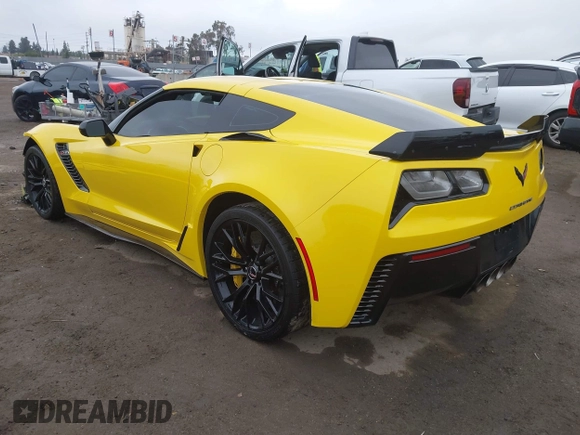 2015 Chevrolet Corvette Z06 3LZ z VIN 1G1YU2D67F5603369, wystawiony jako IAAI lot #42193440 z przebiegiem 17 618 mil mil oraz . Historia ofert i sprzedaży dostępna na DreamBid. Obrazek 3.
