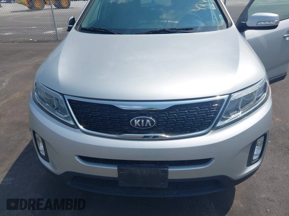 2014 Kia Sorento LX с VIN 5XYKT4A64EG467174, выставлен на аукционе IAAI как лот 42421411 с пробегом 110 552 миль миль и . История ставок и продаж доступна на DreamBid. Изображение 6.