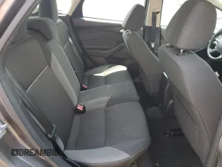 2014 Ford Focus SE z VIN 1FADP3K24EL160780, wystawiony jako Copart lot #57642995 z przebiegiem 121 462 mil mil oraz Szkoda całkowita • Salvage title. Historia ofert i sprzedaży dostępna na DreamBid. Obrazek 10.