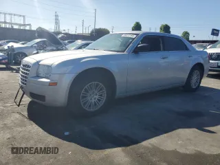 2009 Chrysler 300 LX z VIN 2C3KA43D49H632282, wystawiony jako Copart lot #56073165 z przebiegiem 167 346 mil mil oraz Czysty tytuł • Clean title. Historia ofert i sprzedaży dostępna na DreamBid. Obrazek 1.