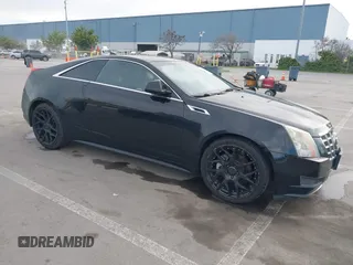 2012 Cadillac CTS z VIN 1G6DA1E38C0152736, wystawiony jako IAAI lot #41710461 z przebiegiem 152 523 mil mil oraz . Historia ofert i sprzedaży dostępna na DreamBid. Obrazek 1.