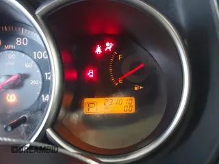 2008 Nissan Versa S z VIN 3N1BC13E68L395932, wystawiony jako IAAI lot #42333560 z przebiegiem 231 010 mil mil oraz . Historia ofert i sprzedaży dostępna na DreamBid. Obrazek 7.