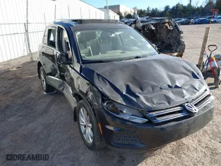 2017 Volkswagen Tiguan Wolfsburg Edition with VIN WVGSV7AX0HW513476, listed as a IAAI auction lot 41728388 with 84,822 mi miles. Bid and sale history available at carsss.com. Image 6.