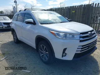 2017 Toyota Highlander XLE z VIN 5TDJZRFH4HS453655, wystawiony jako IAAI lot #41806202 z przebiegiem 152 567 mil mil oraz . Historia ofert i sprzedaży dostępna na DreamBid. Obrazek 1.