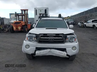 2010 Toyota Tacoma PreRunner z VIN 3TMJU4GN8AM103120, wystawiony jako IAAI lot #42226797 z przebiegiem 237 153 mil mil oraz . Historia ofert i sprzedaży dostępna na DreamBid. Obrazek 6.