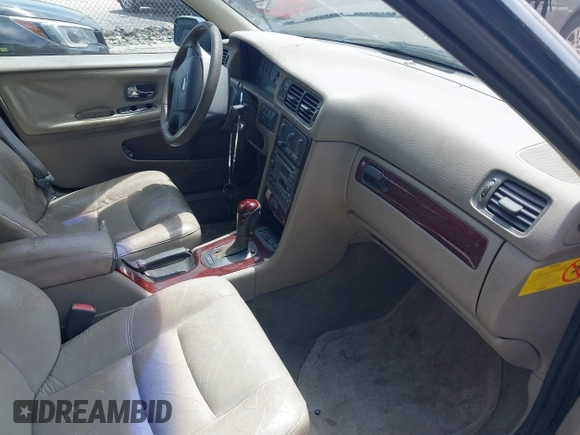 2000 Volvo V70 with VIN YV1LW61J7Y2650265, listed as a IAAI auction lot 42618821 with 234,931 mi miles and . Bid and sale history available at DreamBid. Image 5.