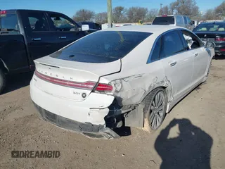 2017 Lincoln MKZ Reserve z VIN 3LN6L5EC6HR632221, wystawiony jako IAAI lot #41369444 z przebiegiem 96 118 mil mil oraz . Historia ofert i sprzedaży dostępna na DreamBid. Obrazek 4.