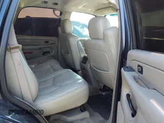 2004 Chevrolet Tahoe LT with VIN 1GNEC13Z64R186097, listed as a IAAI auction lot 42035901 with 285,408 mi miles. Bid and sale history available at carsss.com. Image 8.