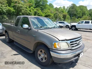 2002 Ford F-150 XL z VIN 1FTRX17272NA99454, wystawiony jako IAAI lot #42231576 z przebiegiem 254 589 mil mil oraz . Historia ofert i sprzedaży dostępna na DreamBid. Obrazek 1.