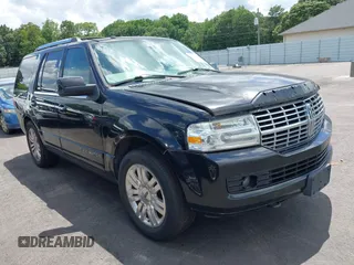 2013 Lincoln Navigator z VIN 5LMJJ2H58DEL02506, wystawiony jako IAAI lot #42515622 z przebiegiem 163 052 mil mil oraz . Historia ofert i sprzedaży dostępna na DreamBid. Obrazek 1.