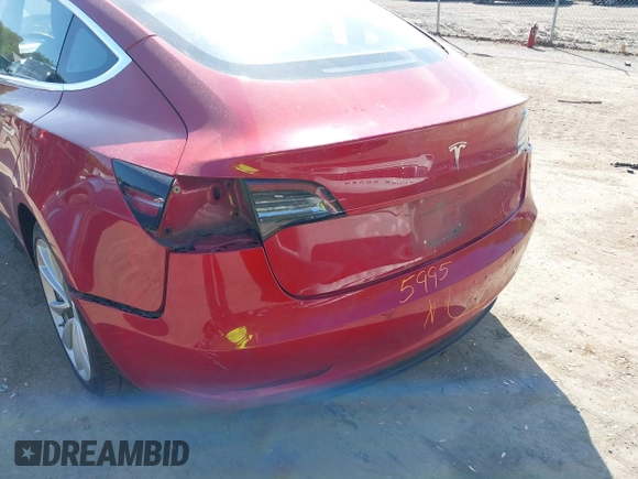 2018 Tesla Model 3 Long Range Battery z VIN 5YJ3E1EA3JF047287, wystawiony jako IAAI lot #42099771 z przebiegiem 120 470 mil mil oraz . Historia ofert i sprzedaży dostępna na DreamBid. Obrazek 18.