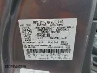 2010 Ford Escape XLT с VIN 1FMCU9D70AKD14536, выставлен на аукционе Copart как лот 54414855 с пробегом Не указан миль и Списание • Salvage title. История ставок и продаж доступна на DreamBid. Изображение 12.