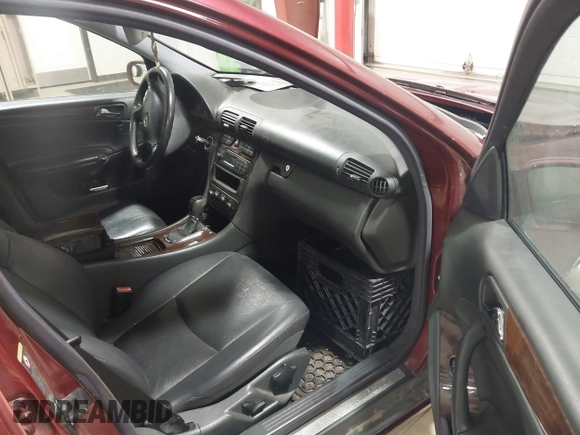 2004 Mercedes-Benz C 240 z VIN WDBRF81J64F502864, wystawiony jako IAAI lot #41733100 z przebiegiem 122 817 mil mil oraz . Historia ofert i sprzedaży dostępna na DreamBid. Obrazek 5.