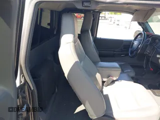 2005 Ford Ranger XLT with VIN 1FTZR45E65PA00284, listed as a IAAI auction lot 42532671 with 408,202 mi miles and . Bid and sale history available at DreamBid. Image 8.