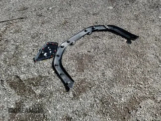 2024 Toyota Land Cruiser z VIN JTEABFAJXR5000883, wystawiony jako Copart lot #50334965 z przebiegiem Nie podano mil oraz Szkoda całkowita • Salvage title. Historia ofert i sprzedaży dostępna na DreamBid. Obrazek 13.