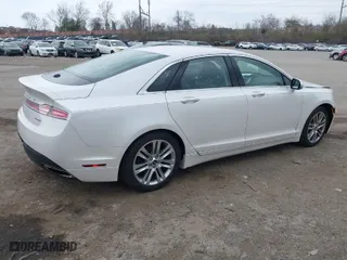 2014 Lincoln MKZ with VIN 3LN6L2J94ER832938, listed as a IAAI auction lot 41919093 with 82,313 mi miles. Bid and sale history available at carsss.com. Image 4.