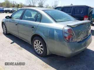 2005 Nissan Altima 2.5 S with VIN 1N4AL11DX5C269251, listed as a IAAI auction lot 41979332 with 236,068 mi miles. Bid and sale history available at carsss.com. Image 3.