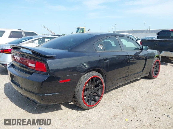 2011 Dodge Charger SE z VIN 2B3CL3CGXBH513481, wystawiony jako IAAI lot #42287564 z przebiegiem 193 875 mil mil oraz . Historia ofert i sprzedaży dostępna na DreamBid. Obrazek 4.