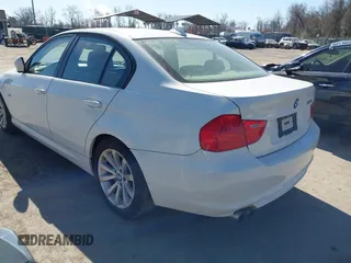 2011 BMW 3 Series 328i with VIN WBAPH7C59BE461739, listed as a IAAI auction lot 41759267 with 192,266 mi miles. Bid and sale history available at carsss.com. Image 3.