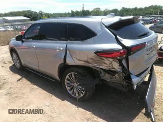 2023 Toyota Highlander L z VIN 5TDKDRAH7PS047667, wystawiony jako IAAI lot #42346321 z przebiegiem 24 917 mil mil oraz . Historia ofert i sprzedaży dostępna na DreamBid. Obrazek 3.