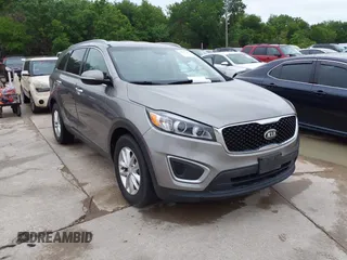 2016 Kia Sorento LX with VIN 5XYPG4A38GG114164, listed as a IAAI auction lot 42105518 with 95,892 mi miles. Bid and sale history available at carsss.com. Image 1.